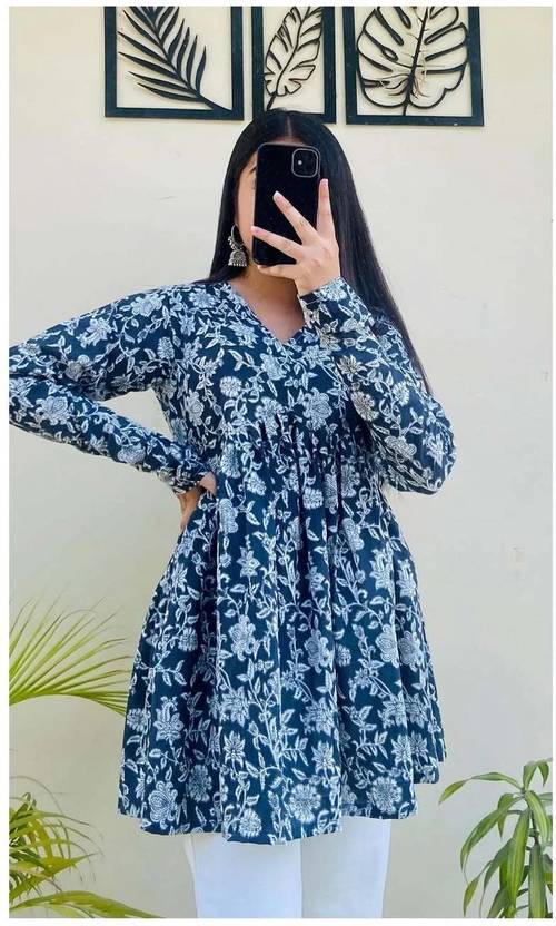 Sufiyana Ámour's Navy Blue Rayon Top for Females