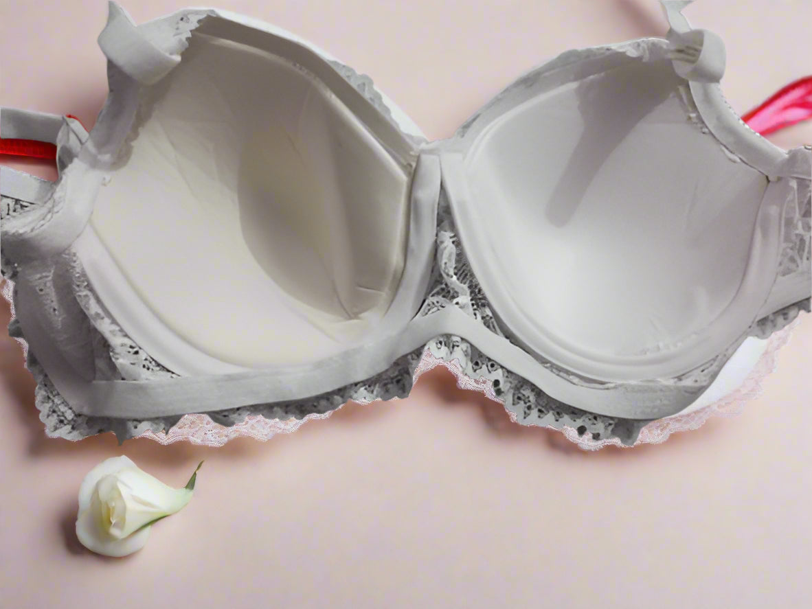 Sufiyana Ámour's Sexy White Lace Push-Up Lingerie Set
