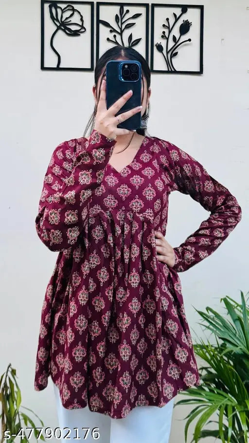 Sufiyana Ámour's Maroon Multi-Flower Gujrati Short Kurti –