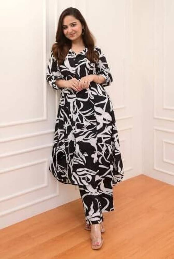 Sufiyana Ámour's Black and White Cotton Blend Kurta Set