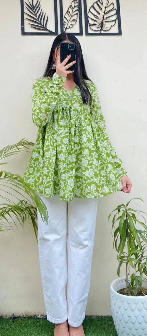 Sufiyana Ámour's Light Green Rayon Tunic for Females