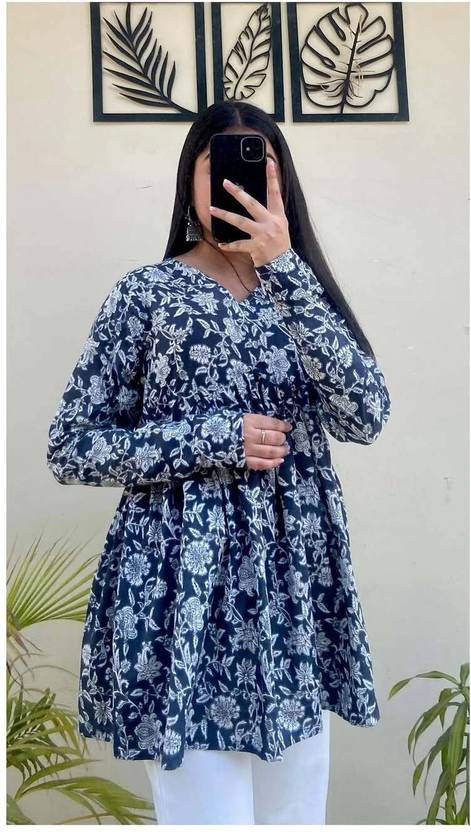 Sufiyana Ámour's Navy Blue Rayon Top for Females