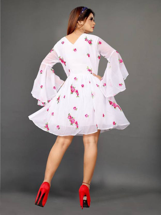 Sufiyana Ámour's White Georgette Top for Females