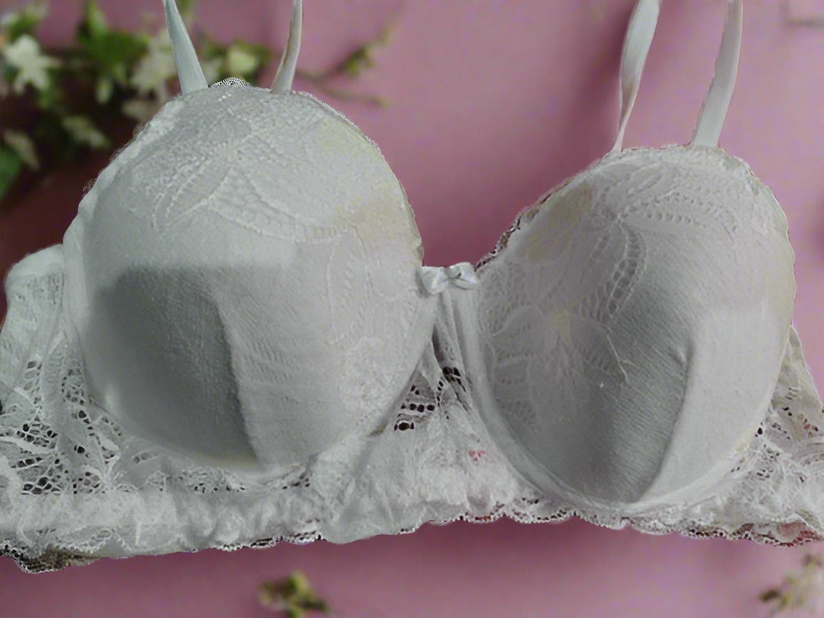 Sufiyana Ámour's Sexy White Lace Push-Up Lingerie Set