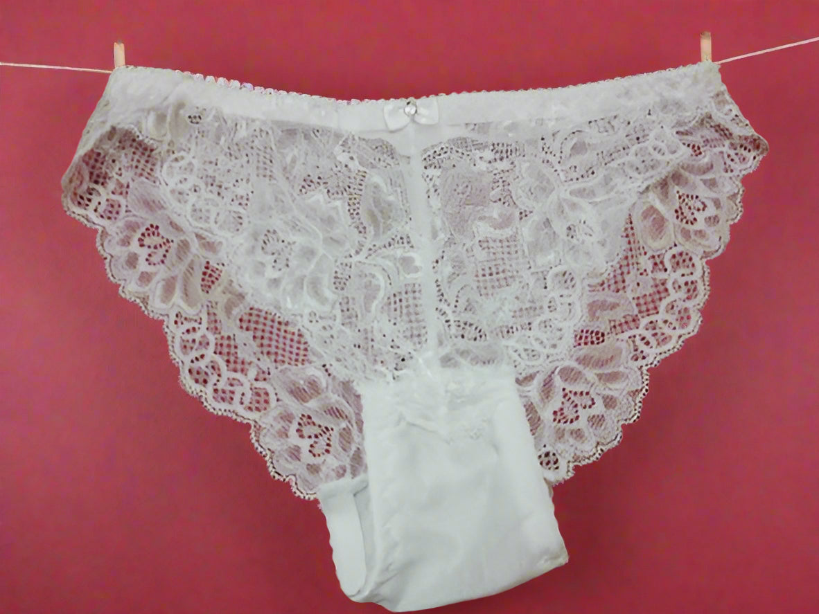 Sufiyana Ámour's Sexy White Lace Push-Up Lingerie Set