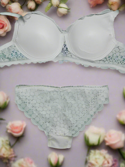 Sufiyana Ámour's Sexy White Lace Push-Up Lingerie Set