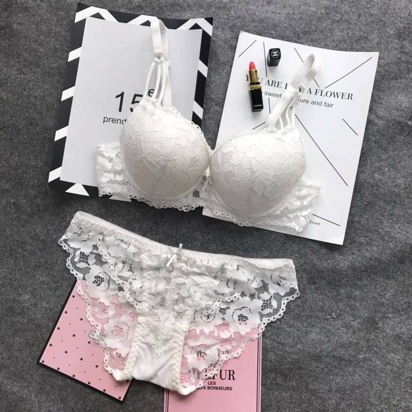 Sufiyana Ámour's Sexy White Lace Push-Up Lingerie Set