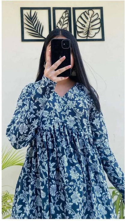 Sufiyana Ámour's Navy Blue Rayon Top for Females