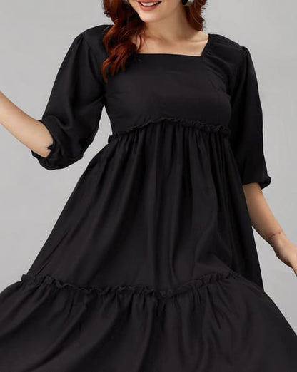 Sufiyana Ámour's Black Cotton Blend Midi Dress for Females