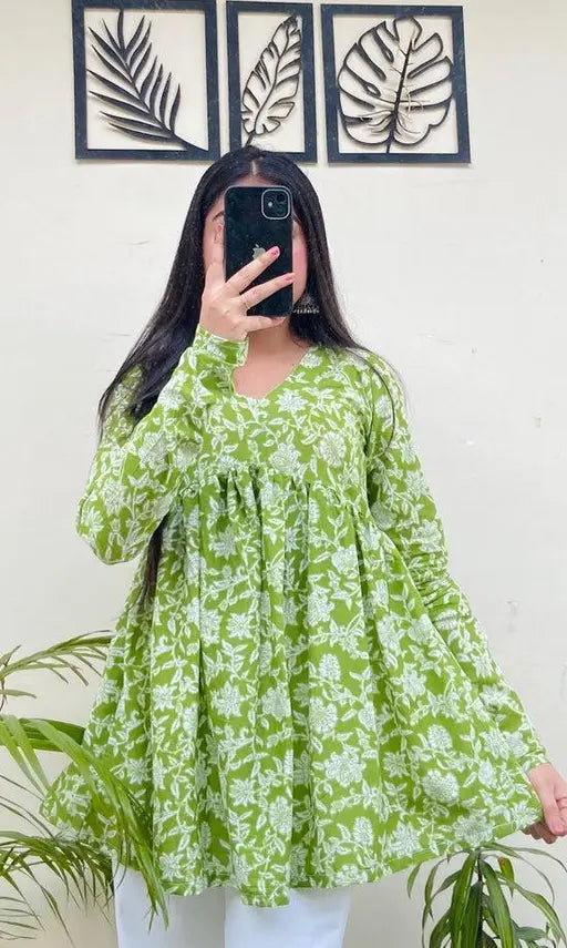 Sufiyana Ámour's Light Green Rayon Tunic for Females