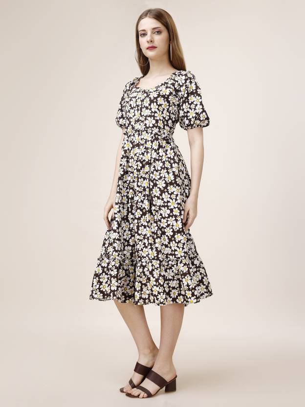 Sufiyana Ámour's Black and White Daisy Print Polyester Midi Dress for Women