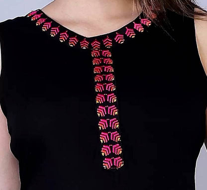 Sufiyana Ámour's Embroidered Rayon Kurta