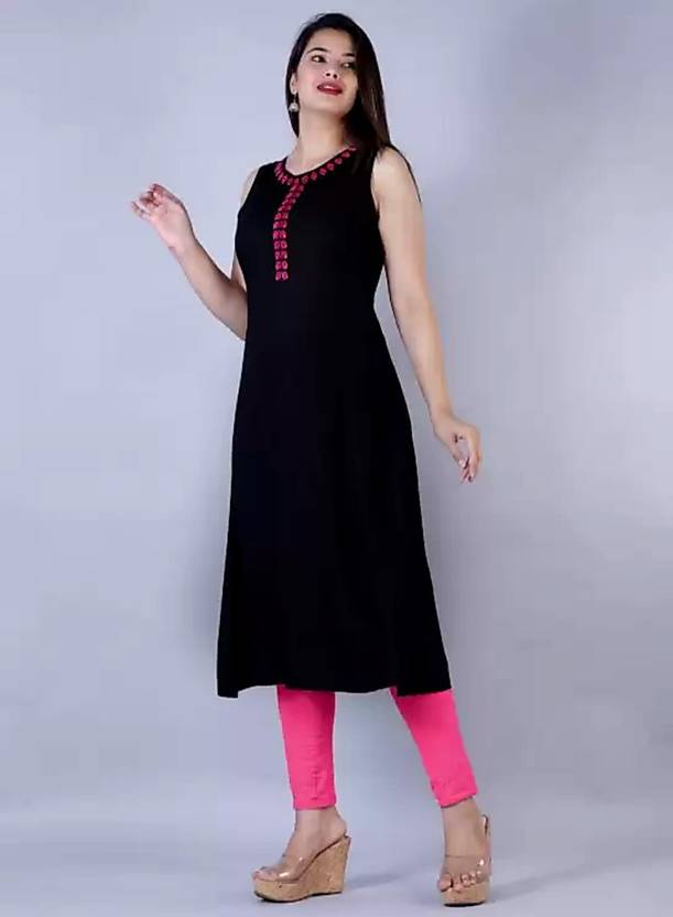 Sufiyana Ámour's Embroidered Rayon Kurta