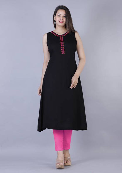 Sufiyana Ámour's Embroidered Rayon Kurta