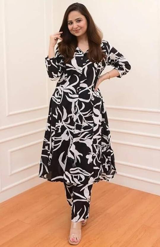 Sufiyana Ámour's Black and White Cotton Blend Kurta Set