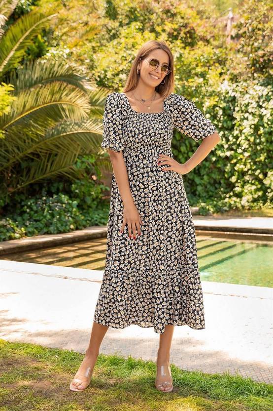 Sufiyana Ámour's Black Daisy Print Crepe Midi Dress for Women