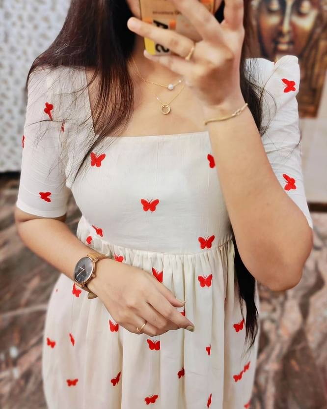 Sufiyana Ámour's White Butterfly Print Rayon Gown for Women
