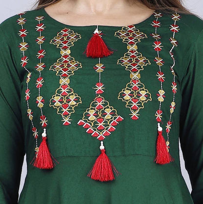 Sufiyana Ámour's Dark Green Embroidered Anarkali Kurta for Females