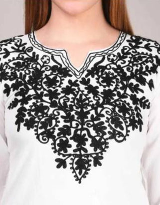 Sufiyana Ámour's White Chikankari Kaftan Kurti for Females