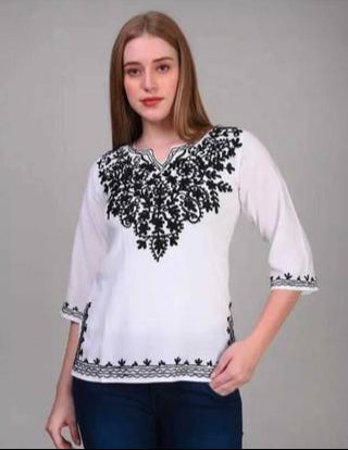 Sufiyana Ámour's White Chikankari Kaftan Kurti for Females