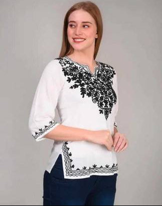 Sufiyana Ámour's White Chikankari Kaftan Kurti for Females