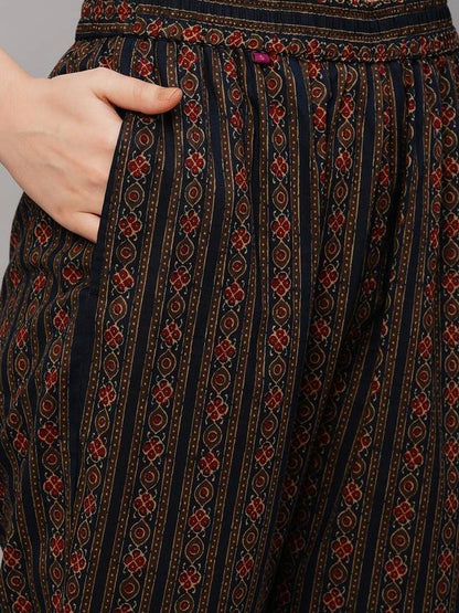 Sufiyana Ámour's Dark Blue Cotton Kurta Set