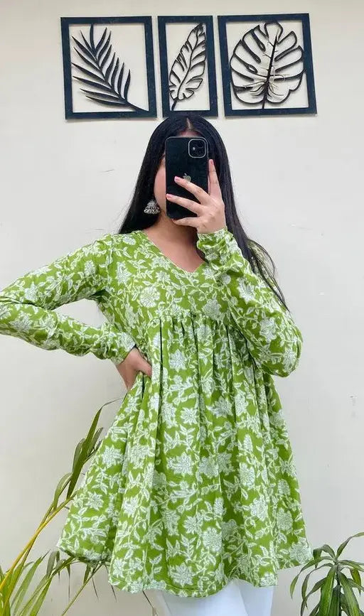 Sufiyana Ámour's Light Green Rayon Tunic for Females