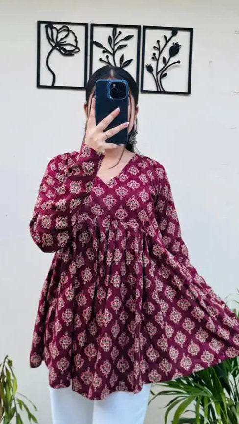 Sufiyana Ámour's Maroon Multi-Flower Gujrati Short Kurti –